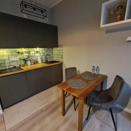 Lochowska 12 Na Antresoli